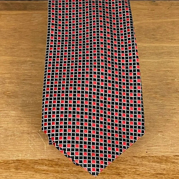 Chaps Necktie Men's Classic New Standard Width Checkered Pattern Silk Red Black - Picture 4 of 6
